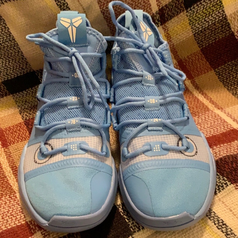 New Nike Kobe AD Carolina Blue Boys 6.5, Women 8